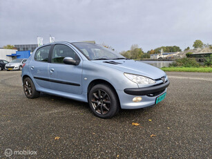 Peugeot 206 1.6-16V Gentry alle opties!