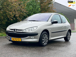 Peugeot 206 1.6-16V Gentry Automaat*47.000 NAP*Airco*10-08-2025 APK*Nette auto*2e eigenaar*