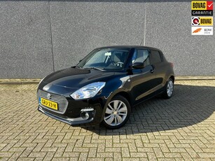 Suzuki SWIFT 1.0 Select TOPSTAAT CARPLAY A.CAMERA STOELVERWARMING APK T/M 3-7-2026 AFLEV