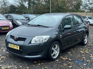 Toyota Auris 1.4-16V Terra