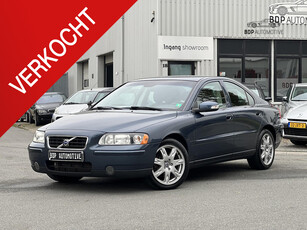 Volvo S60 2.5T Kinetic AUTOMAAT/LEER/CRUISE CONTROLE/TREKHAAK/STOELVERWARMING/PDC