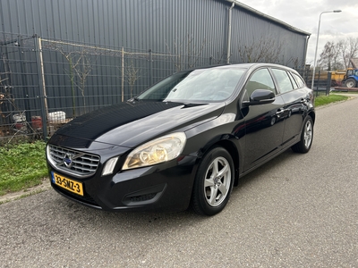 VOLVO V60 1.6 T4 Kinetic / AUTOMAAT / NAVI / CRUISE / AIRCO