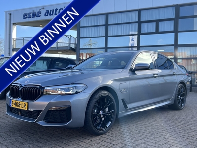 BMW 5-SERIE 530e M-Sport 292 pk Business Edition Plus Trekhaak Acc Head-Up Comfortstoelen 19 Inch Velgen Schuifdak Leer Life Cockpit Stuurverwarming M 50 Jahre Ed Plug in Hybride NL Auto Nieuwstaat