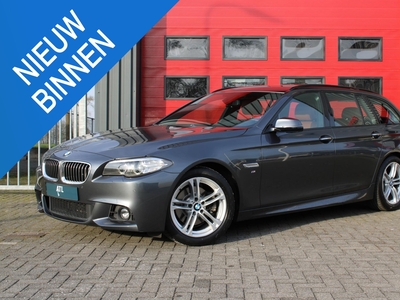 BMW 5-SERIE Touring 520i Executive M-sportpakket, Shadowline, Navigatie professional, Nederlandse auto, Sportstoel, Automatische airco, Stuurwiel met paddles, Cruise Control, Trekhaak, etc.