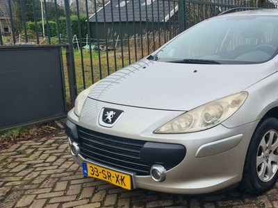 Peugeot 307 Break 1.6-16V XS €1099,- schuurtje in de voorruit ..