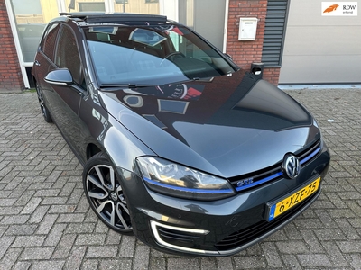 VOLKSWAGEN GOLF 1.4 TSI GTE / Schuifdak / Xenon / Navi / PDC