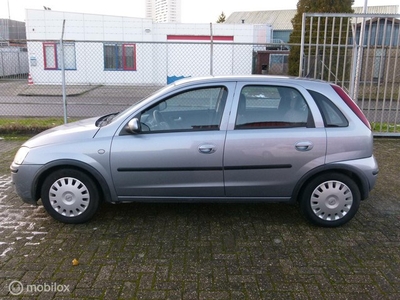 5 deurs Opel Corsa C 1.2-16V Enjoy NIEUWE APK en remschijven