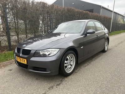 BMW 3-serie 320i Graphite / LEDER / NAVI / AIRCO /