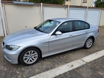 BMW 318 318i essence