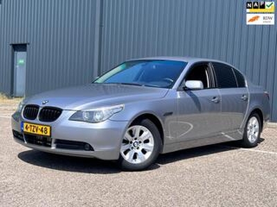 BMW 5-SERIE 523i Executive CRUISE/AIRCO/STLVRM/PDC/NIEUWSTAAT!!APK 16-11-2023