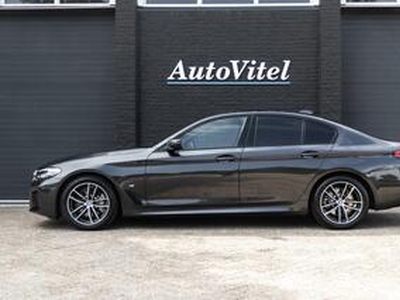 BMW 5-SERIE 530i M-Sport, Sportleder, Glasdak, Head-Up, Digital Cockpit, HiFi Premium, 2022 - 9.600 km