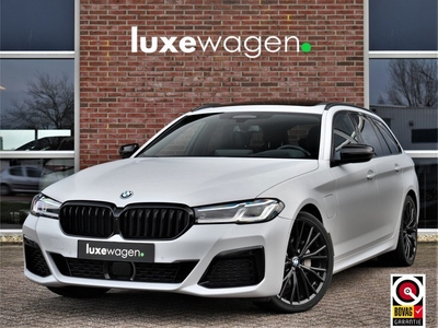 BMW 5 Serie Touring 530e M-Sport Pano Comfortstoel 20inch