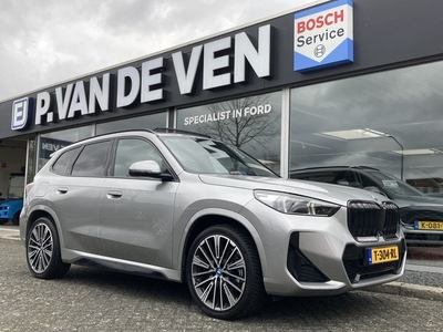 BMW iX1 xDrive30 Launch Edition 67 kWh M-Sport 360 graden