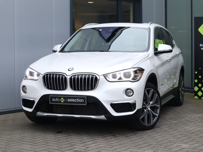 BMW X1 xDrive20i High Executive / Panorama / Headup