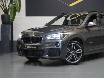 BMW X1 XDrive20i M-Pakket Shadow line AUTOMAAT-ALCANTARA-CAMERA-CLIMA-CRUISE-DAB-LED-PANORAMA-STOELVERWARMING