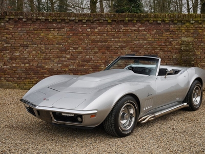 Chevrolet Corvette C3 350 Convertible Restored condition, For more than 3 decades in Europe, invoices from 1987 to the present organized and available for inspection, The American reference for sports cars, Paintwork in Cortez Silver over Black vinyl, In