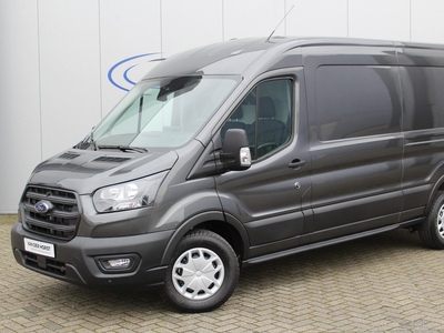 Ford Transit 350 2.0 TDCI L3H2 Trend 130pk Trend. Net ingereden, uit voorraad leverbaar ! Volautm. airco, metallic lak, lane- en side assist, adaptive cruise cntrl, navigatie by Apple carplay/Android auto cntrl, bijrijdersbank, USB aansluiting etc.