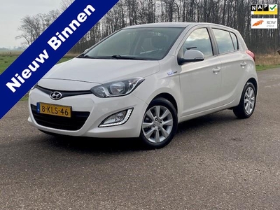 Hyundai I20 1.2i i-Deal 5DRS NAP AIRCO LED CROUSE-CONTROL GOED ONDERHOUDEN