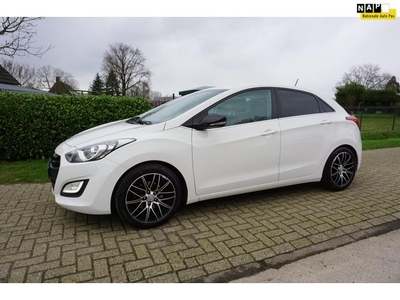 Hyundai I30 1.6 GDI Go! 5 deurs, navigatie, camera