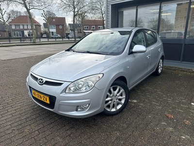 Hyundai i30 1.6i Dynamic Luxe/NAP/PARKSENSOR/AIRCO/1STE