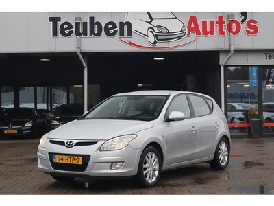 Hyundai i30 2.0i Style Airco, Climate control, Automaat