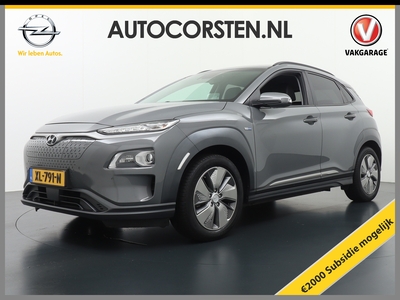 HYUNDAI KONA 64 kWh 204pk + 2.000,- Subsidie!! AutoPilot Leer Navi Head-Up-Display Camera WarmtePomp Standkachel Elektr.Stoelen+(Stuur-)Verwarmd)+Ventilatie+Airco-Gekoeld Adaptive Cruise/Stop&Go Zelfsturend MultMedia Led Keyless Dab+ 2.000 subsidie SEPP Mogelijk ! ...