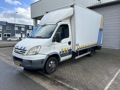 Iveco Daily 40C18 375 Bakwagen - Dubbel Lucht - Laadklep - Zijdeur - Airco - NW APK 03-2025! - Trekhaak - 3 Zits Bijrijdersbank - € 7950