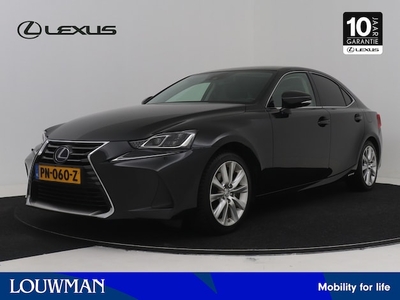 Lexus IS Benzine