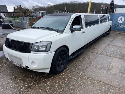 Limousine Nissan Diesel 2007 Benzine (marge)