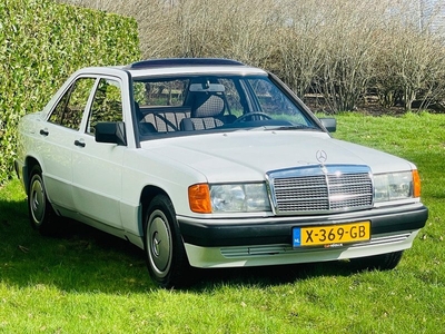 Mercedes-Benz 190-serie 2.0 E/Automaat/Pano/Trekhaak