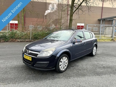 Opel Astra 1.8 Edition NETTE AUTO RIJD EN SCHAKELT GOED