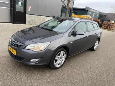 Opel Astra Sports Tourer AIRCOCRUISEN.W APK (bj 2011)