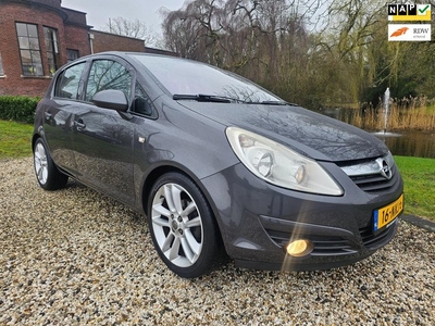 Opel Corsa 1.4-16V Cosmo 5-deurs AIRCO/cruise