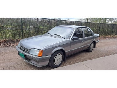 Opel Rekord 50.000 km ! 5bak 1.8 S (bj 1986)