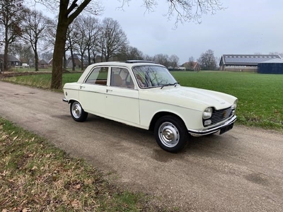 Peugeot 204 Sedan 1100cc / schuifdak / 1974