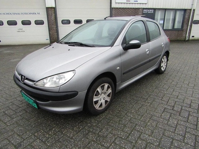 Peugeot 206 1.1 X-Design 5 drs (bj 2005)