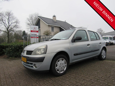 een nette Renault clio 1.2-16V Dynamique Apk 01-03-2025