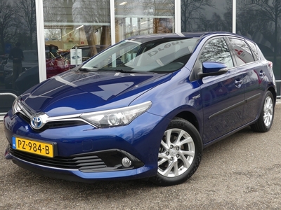 TOYOTA AURIS 1.8 Hybrid Dynamic Go | Trekhaak | Navigatie | Camera VERKOCHT