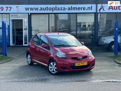 Toyota Aygo 1.0-12V Aspiration Red Navigator Automaat Airco