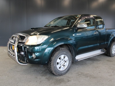 Toyota Hilux 2.5 D-4D VX Xtra Cab - € 10.850,- NETTO! - Airco - Trekhaak - Bullbar - APK 02-2025! - 4X4