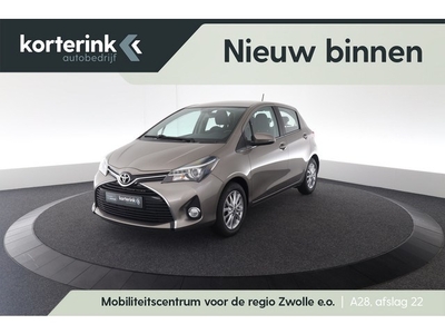 Toyota Yaris 1.3 VVT-i Lounge (bj 2015, automaat)