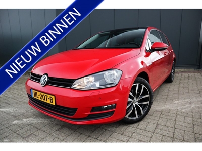 Volkswagen Golf 1.2 TSI Business Edition R Connected Panoramadak Cup Uitvoering Airco Ecc.