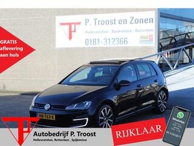 Volkswagen GOLF 1.4 TSI GTE Panoramadak/Navigatie/Achteruitrijcamera/Lederen bekleding/Apple carplay/Keyless/Cruise control/Licht metalen velgen/Parkeersensoren rondom/Inklapbare spiegels