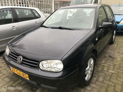 Volkswagen Golf 1.6-16V