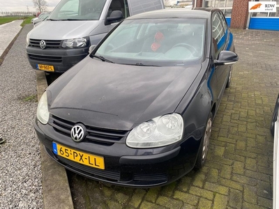 Volkswagen Golf 1.6 FSI Trendline