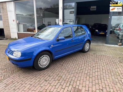 Volkswagen Golf 1.8-5V Trendline