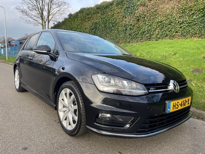 Volkswagen Golf 2.0 TDI R-Line Pano - Navi - Xenon - PDC