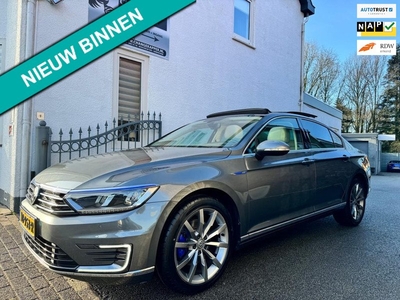 Volkswagen Passat 1.4 TSI GTE Connected Series Plus | Pano | Cruise | NAP | Recent onderhouden