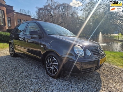 Volkswagen Polo 1.4-16V Highline 5-deurs AIRCO/cruise