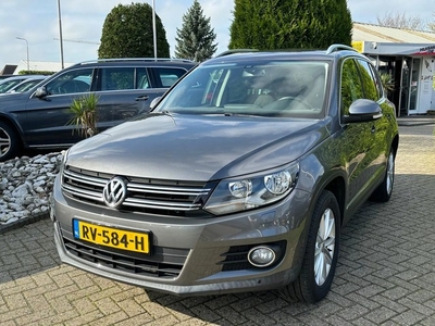 Volkswagen Tiguan 2.0 TDI Grijs 2013 Trekhaak Navigatie